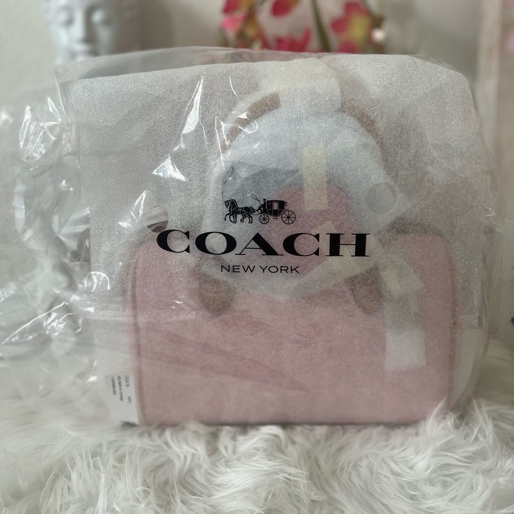 Coach medium Rowan in powder pink - Picture 5 of 12